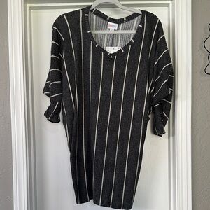 LuLaRoe Naomi Grey and Cream Striped 3/4 sleeve V-Neck Tunic